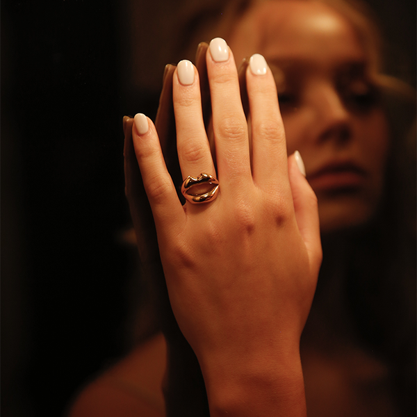 Unforgettable Kiss Ring