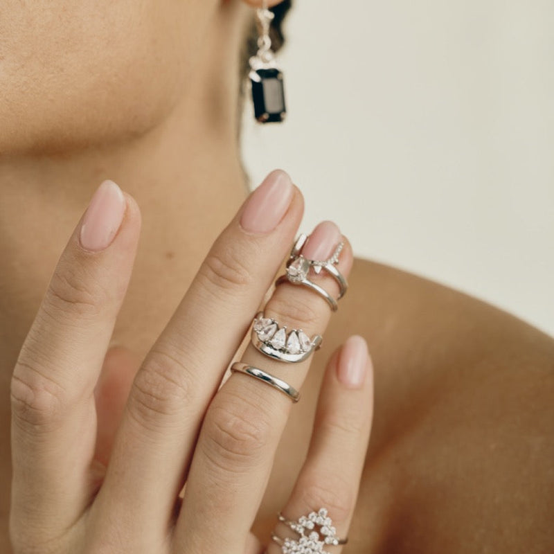 Chelsea Earrings | Black